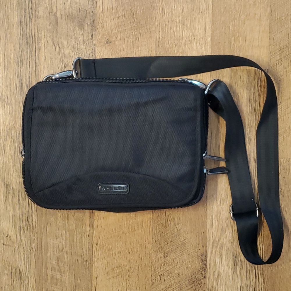 Ativa Mobil It small‎ electronics carry bag
